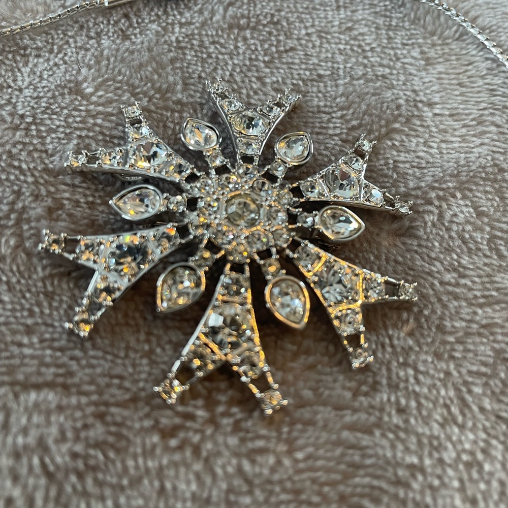 Swarovski crystal pendant and necklace